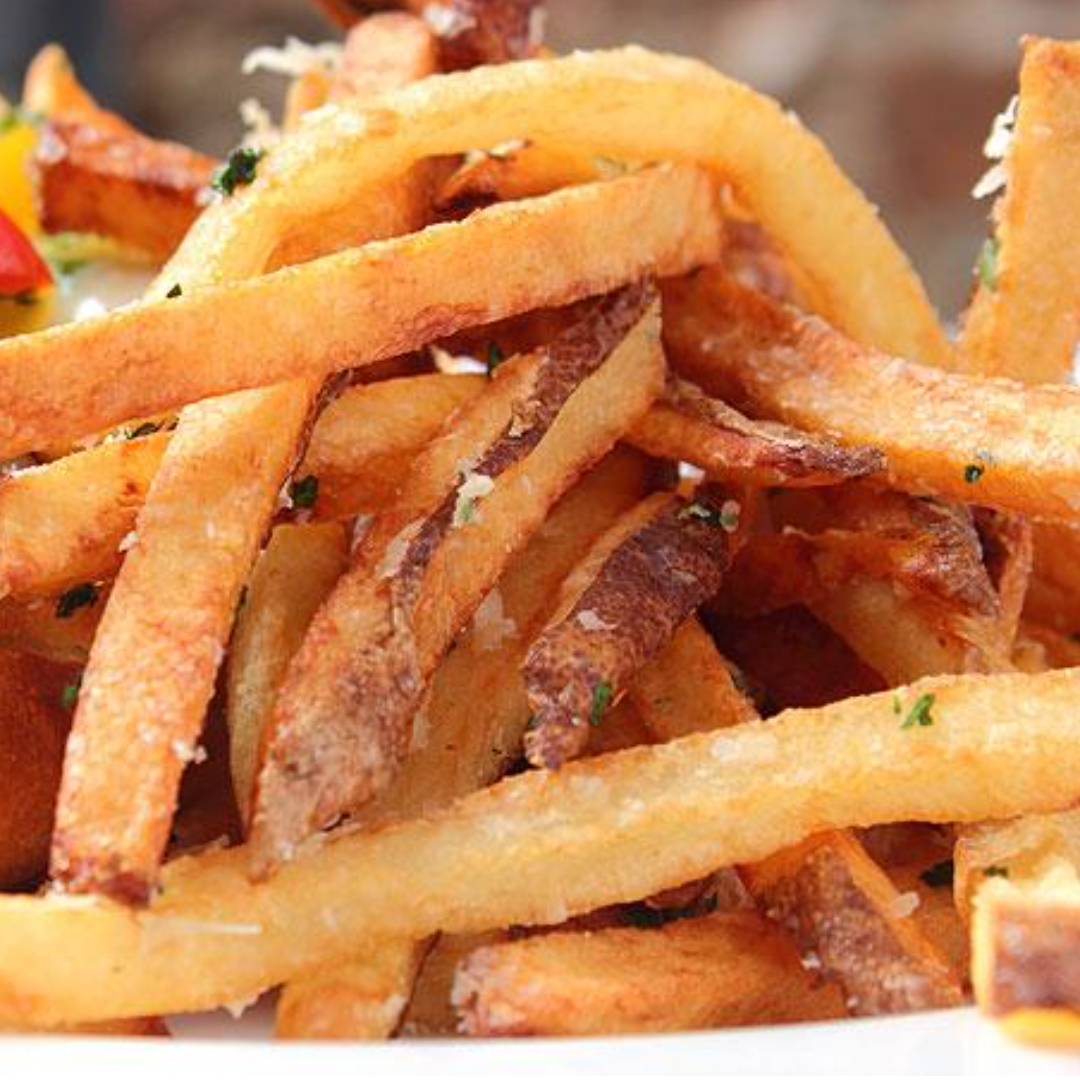 DiamondJoDBQ's tweet photo. They're heeeeere! French Fries have finally arrived to The Filament Menu!  Starting today, you can now substitue chips for fries.  This is a good hump day! #Meetery&amp;Eatery #TheFilament https://t.co/SYtpvnhURM