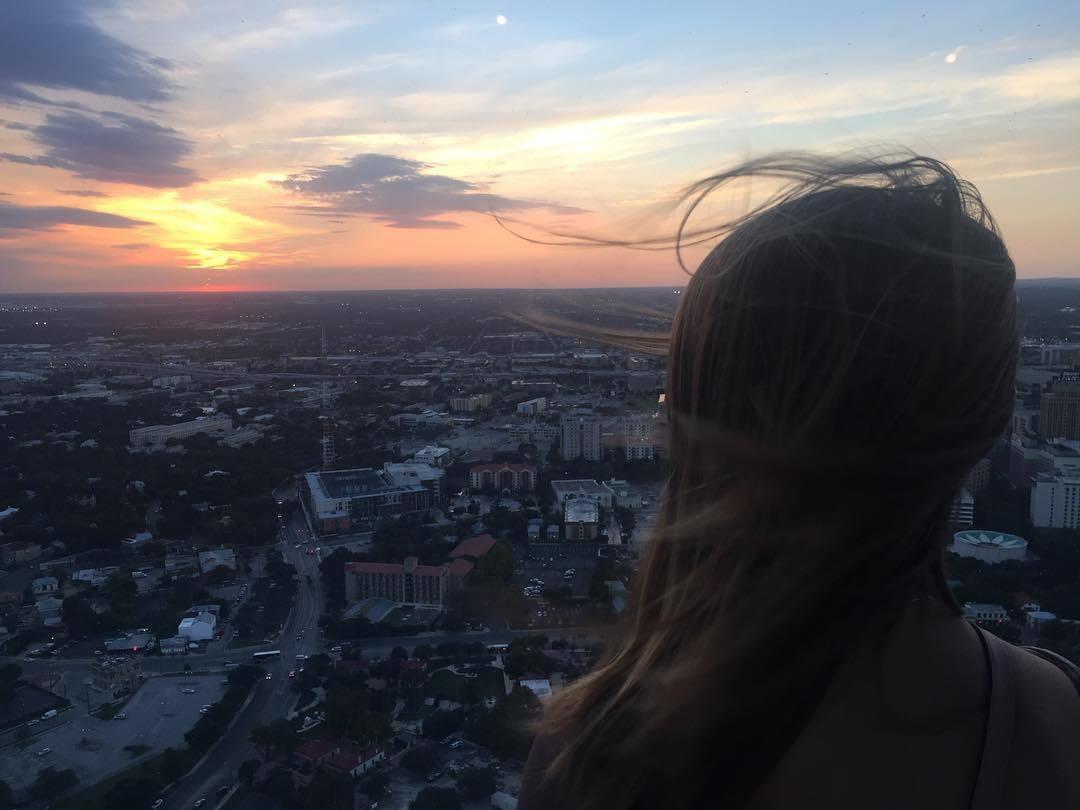 #SanAntonio sunsets from 750 feet above at @ToweroftheAmericas. 📷: isabelle.907