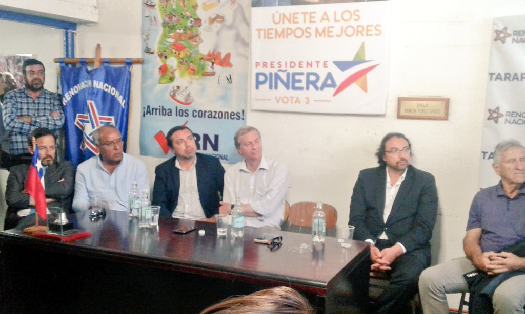 TiemposMejores_'s tweet photo. TODO @Chile_Vamos_ y muchos adherentes de @sebastianpinera en reunión con el diputado @joseantoniokast en #Tarapacá Vamos para adelante por #TiemposMejores 💪😊 https://t.co/ODpuh0gUnM