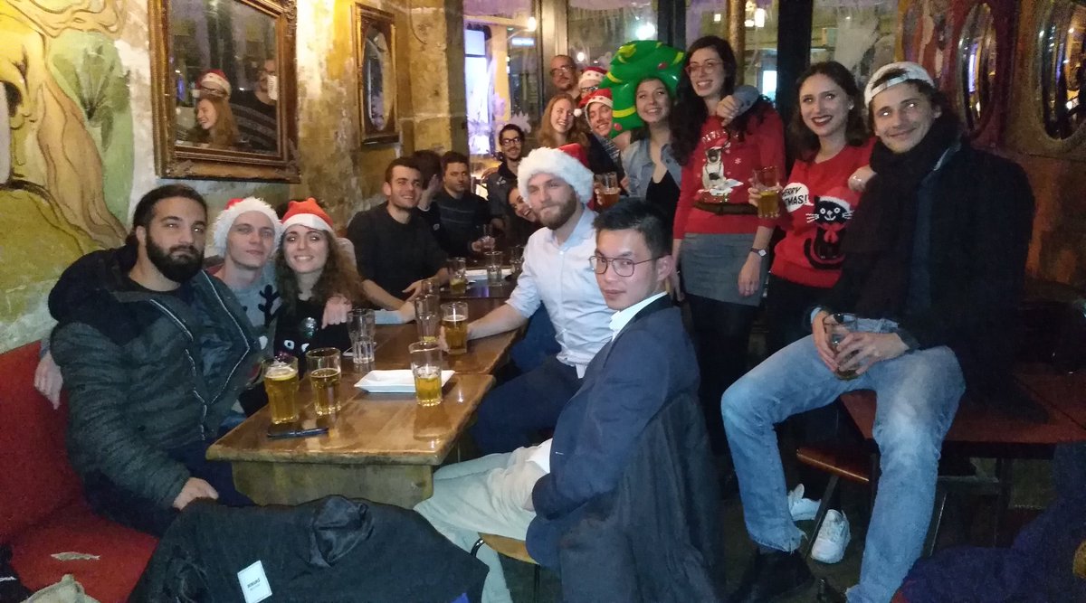 Soirée pulls moches et présence de quelques alumnis ! 🍻