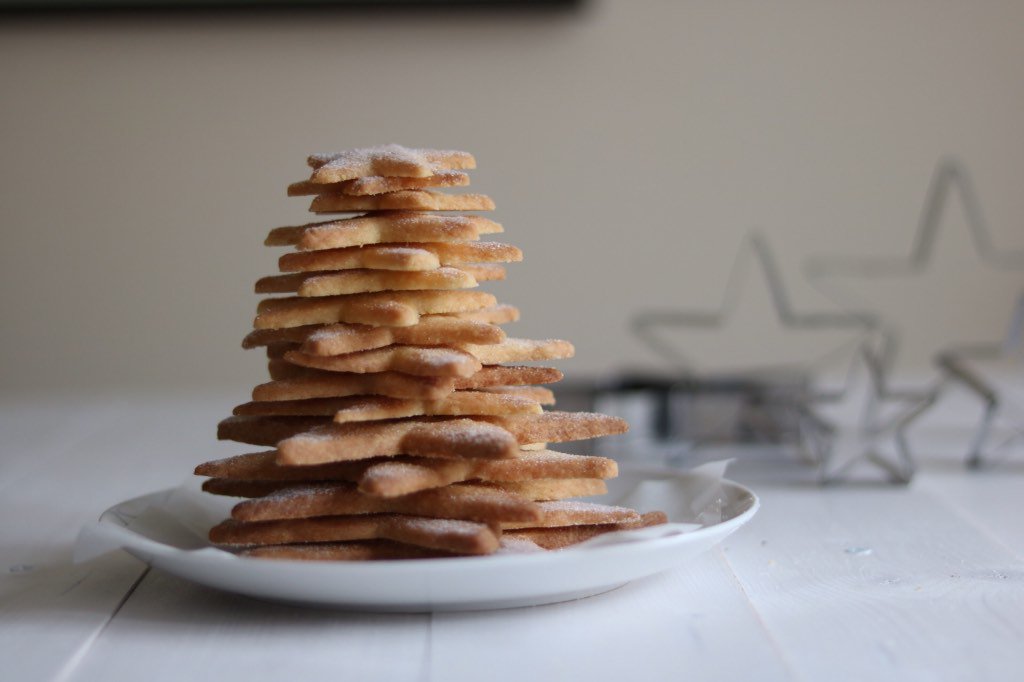 GoodFoodBee's tweet image. Stacked shortbread stars @bbcgoodfood #shortbread recipe ⭐️⭐️⭐️⭐️⭐️⭐️⭐️⭐️⭐️⭐️⭐️⭐️ #ChristmasIsComing