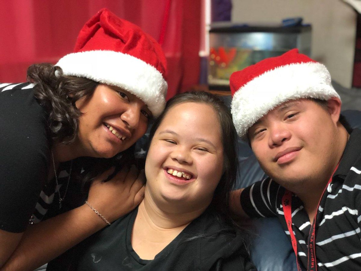 KoolKrewLV's tweet photo. @KoolKidzHHS are ready for the Holidays!! @theCVway @vlandesfeind @learnin2educate @CVUHSDnews @_HawthorneCA https://t.co/dzVDoGUJgT