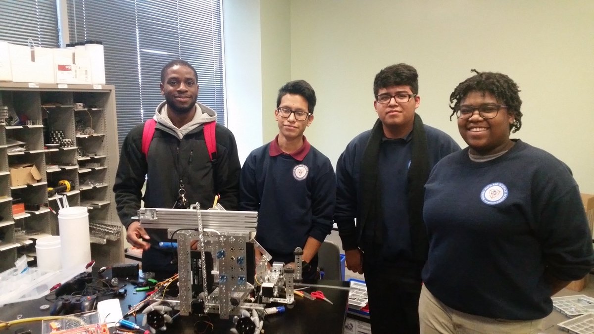 KnightBots8435's tweet photo. Special thanks to Sam Iwu, our #first #alumni, for his visit and inspiring our team members for college! https://t.co/Wd8jzkqR1x https://t.co/RgaTJBeS2i