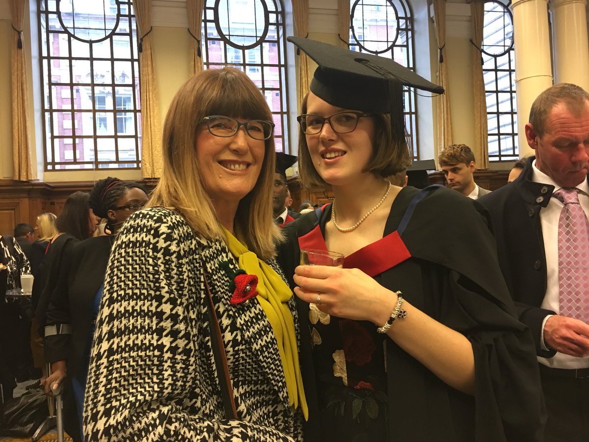 suebaker176's tweet image. #mdxgrad2017 #mdxgrad #proudmum
