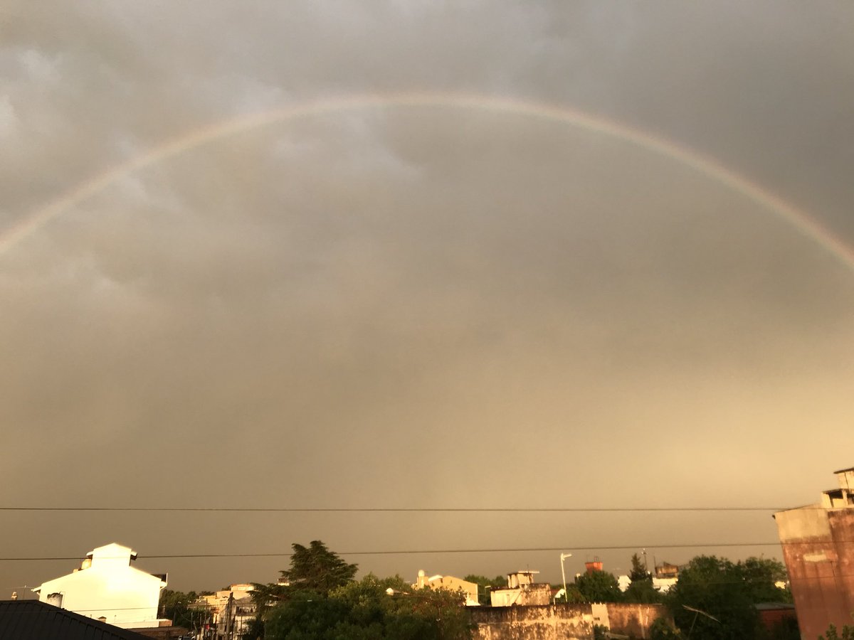 panroque1's tweet photo. Salió el sol en el barrio https://t.co/72ai9OY18h