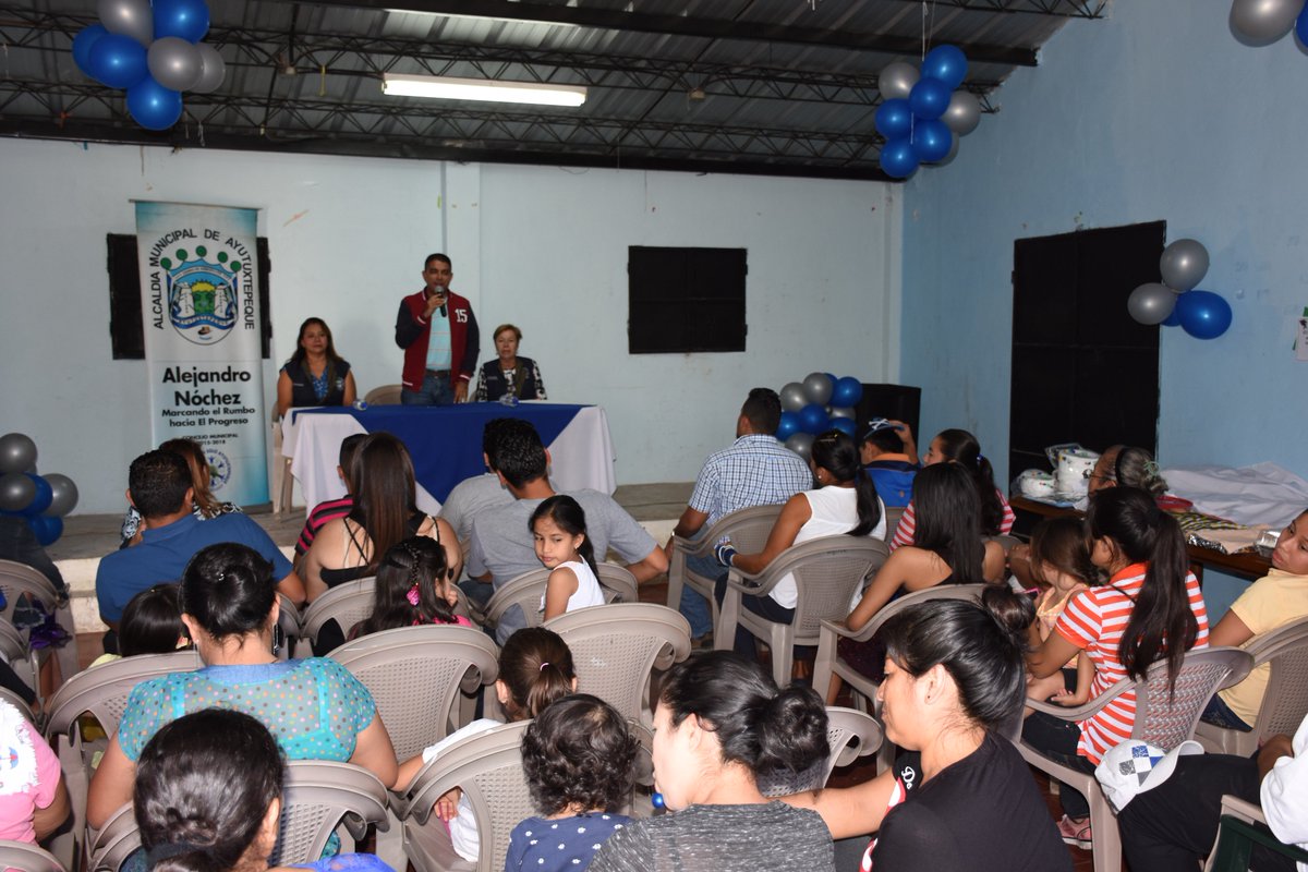 Alejandr0Nochez's tweet photo. Clausura del Taller de Panadería impartido impartido a vecinos de la Colonia El Bosque, a través del Programa de Desarrollo Económico y Social de la Municipalidad #Ayutuxtepeque https://t.co/GBaNsnG4RX