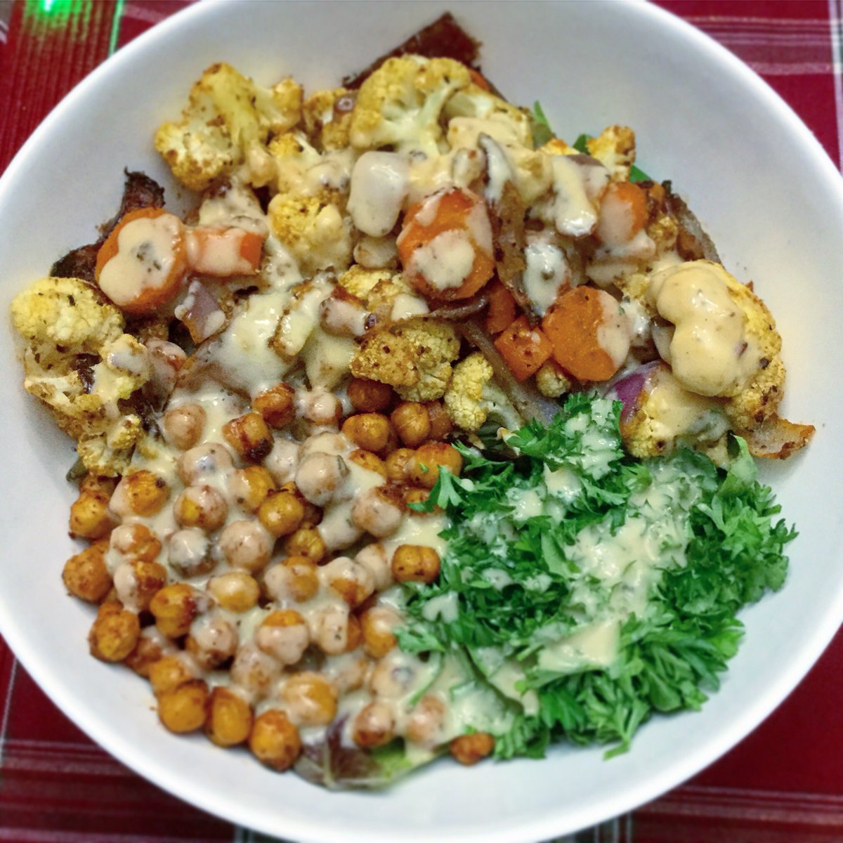 eatmygrassft's tweet photo. Roasted Cauliflower Salad w/ a Citrus Tahini Dressing #homemade #vegan #dinner #food #foodporn #chef #followme #eatmygrass #meatlesswednesday https://t.co/qzgO1cIaWH