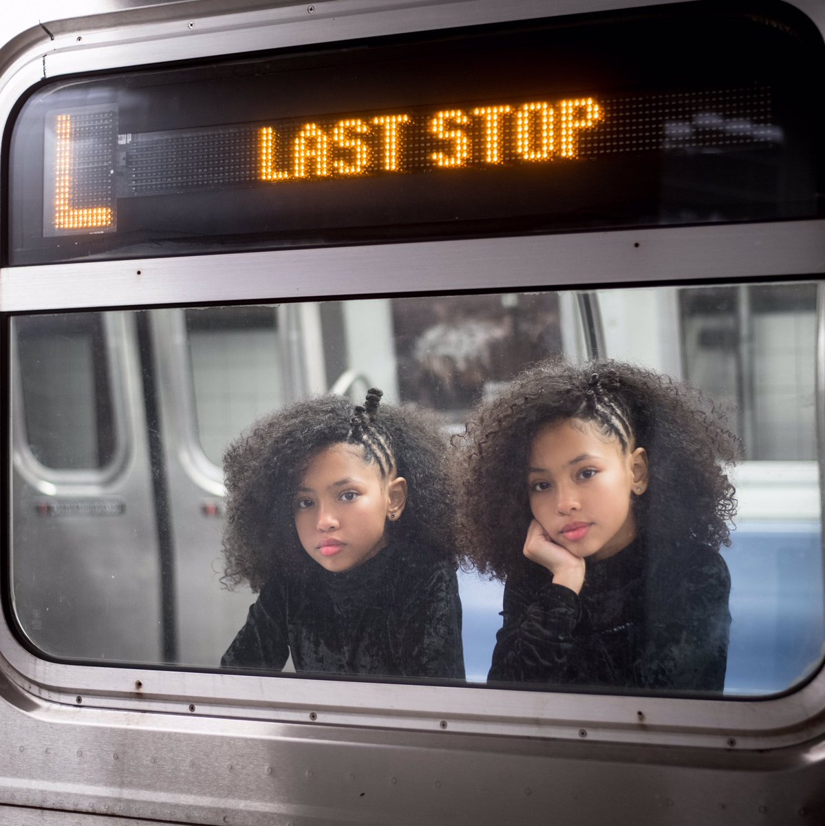 anaismirabelle's tweet photo. “I always saw myself, wherever I was in life, staring out the window.” -Angelina Jolie🕊🍃💕
Photo by @Underground_nyc
Outfits by Mia NY
#newyork #undergroundnyc #subway #subwaystyle #beyourself #twinsisters #twinfashionistas #twinning #haironfleek #blackgirlsrock #Mixed #style https://t.co/ZbtOUbX1oO
