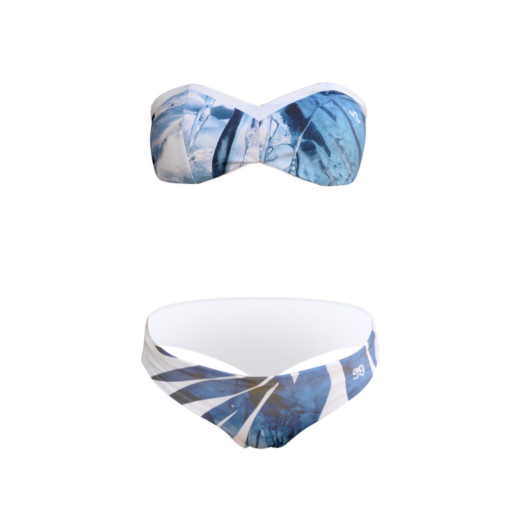 agnimani's tweet photo. Nuestra bella peliroja está paralizando las redes con este sexy bikini plegado, ahora es tu… https://t.co/4turydc3wR https://t.co/ubByaPon6O