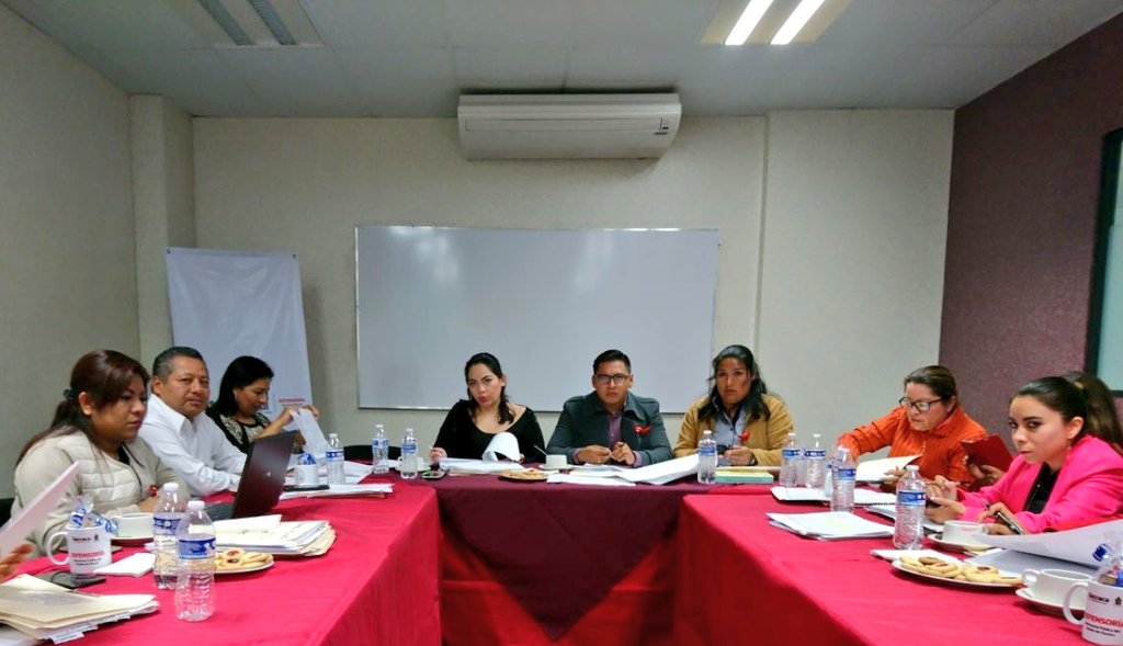 JesusGHerreraP's tweet photo. Reunión de trabajo en la @defensoria_oax en coordinación con el Poder Judicial, @FISCALIA_GobOax y @SSP_GobOax de cara al evento de liberación de personas indígenas y de bajos recursos del mes de diciembre que encabeza el Gob. @alejandromurat https://t.co/0giQ5t2bUa
