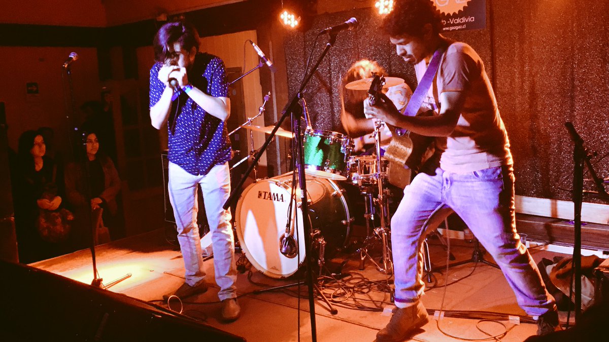 cortandoelaire's tweet photo. #2017Perno 🌟 @LaBluesWillis en @FluvialMusica https://t.co/RtWS3nzRhJ