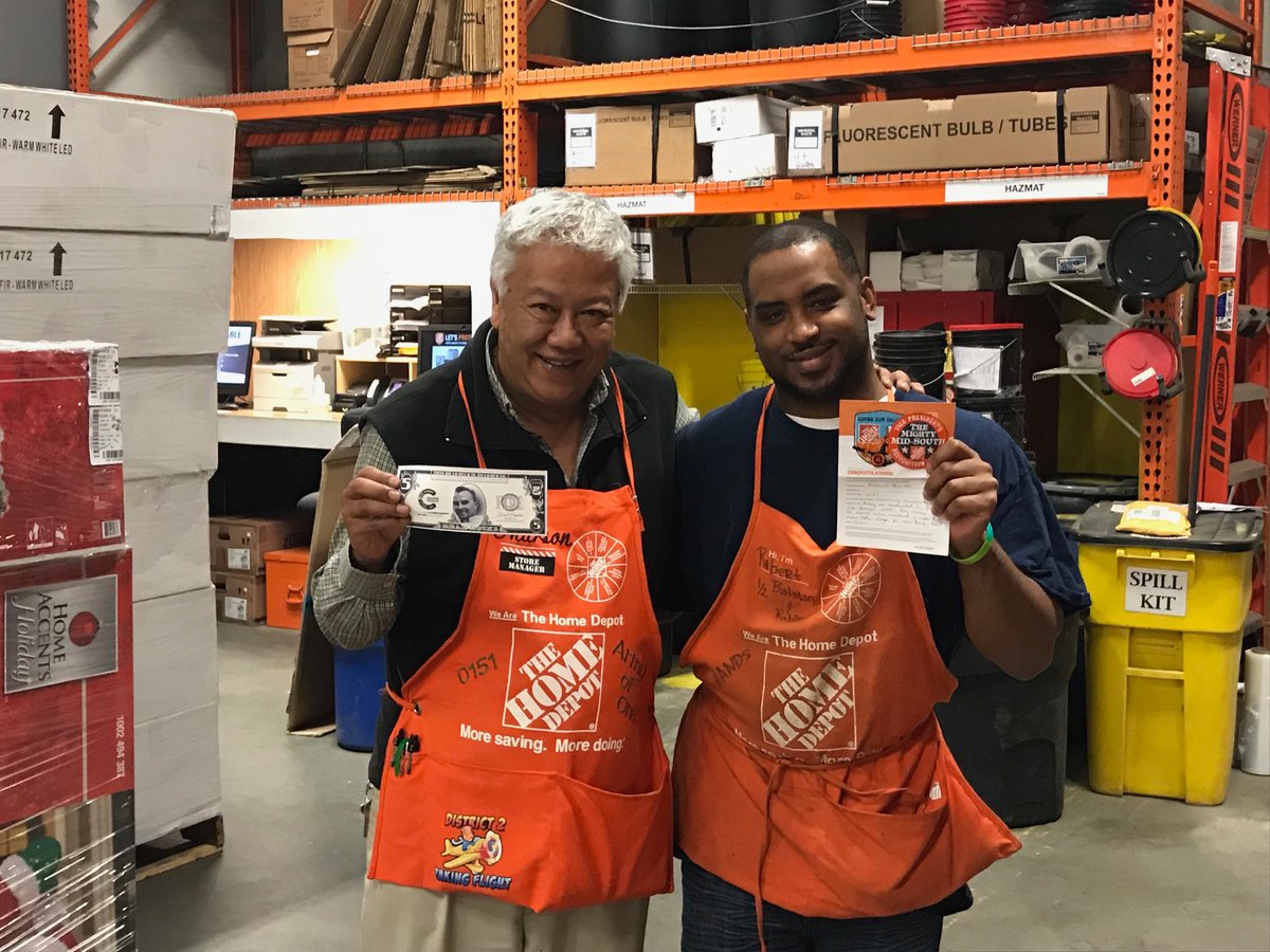 thursonwanghd's tweet photo. Celebrating a great freight associate, Robert for giving 100% every day and always looking for more to do! You are a huge asset to 0151 and Home Depot.
Robert getting a presidential award from Chris Berg and also getting a “ Brad’s bucks” from our DM.Thank you!! https://t.co/L9NR6xVsm2