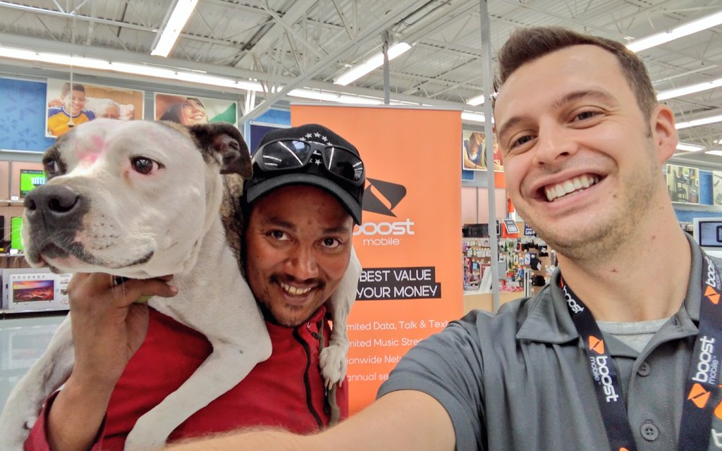 This new 🐕😀 pair of custs got a deal fit for a "good boy"!

☑ dug up a tail-waggingly great deal on a new @SellWithLG 📱
☑ sniffed out the #☝️ value in wireless
☑ fetched a free mo. of service on #LGBoostDay (that's nearly forever in 🐶-years!)
#SprintWinsHoliday @4GKennyG