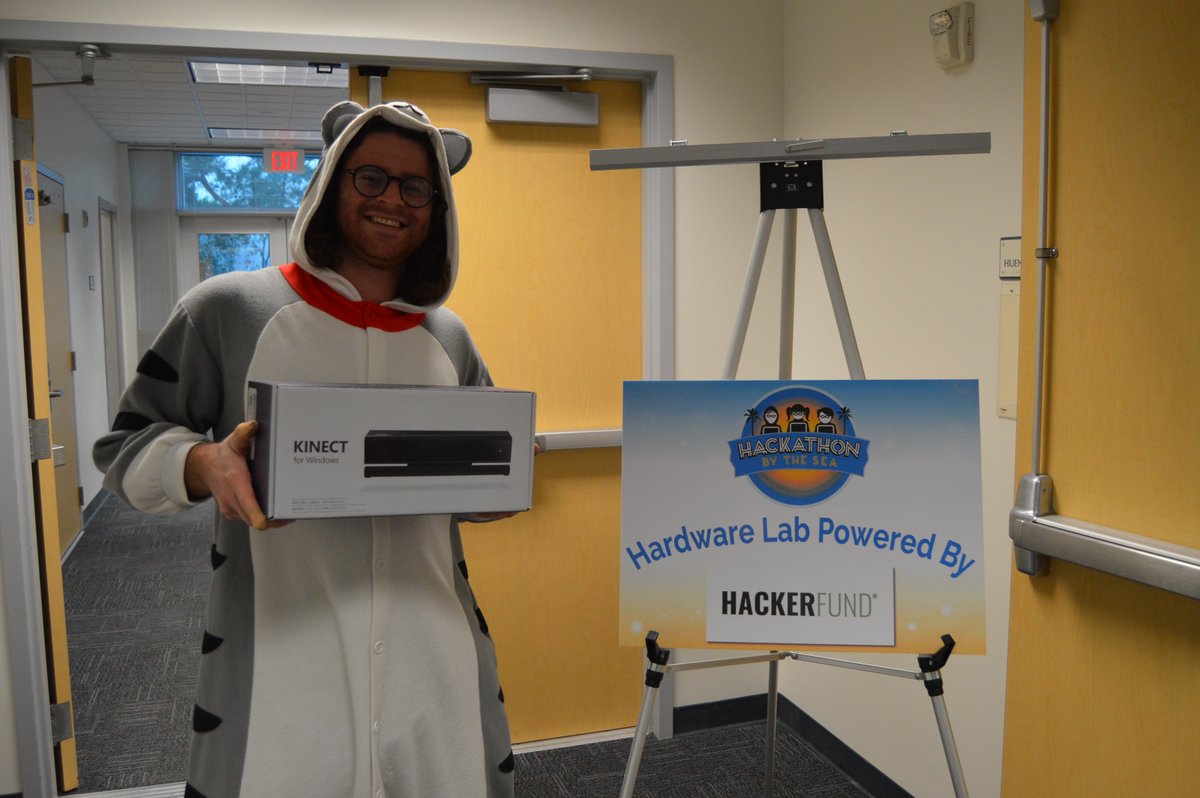 VenturaCOE's tweet photo. Getting ready to kick off Hackathon by the Sea at VCOE. 200 students will be coding for 21 hours straight! #hackbythesea https://t.co/QQ5Kg64kvn