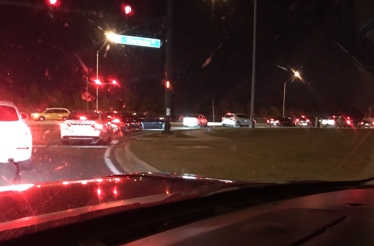 OS_ChrisHays's tweet photo. Traffic lined up forever to get into this #Class8A semifinal #DrPhiilips at #Wekiva https://t.co/XlJTHdqEMd