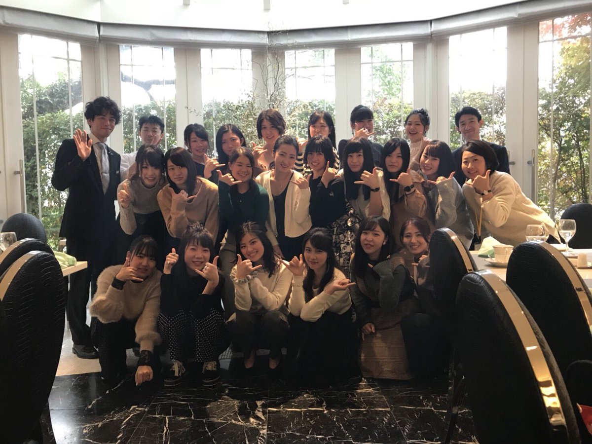 福岡ベルエポック美容専門学校 国内研修 ブライダル科 テーブルマナー講座 レストランサービス経験年のベテランの方からテーブルマナーを学びながらフランス料理を堪能しました きめ細やかな心遣い すごく勉強になりましたね ありがとう