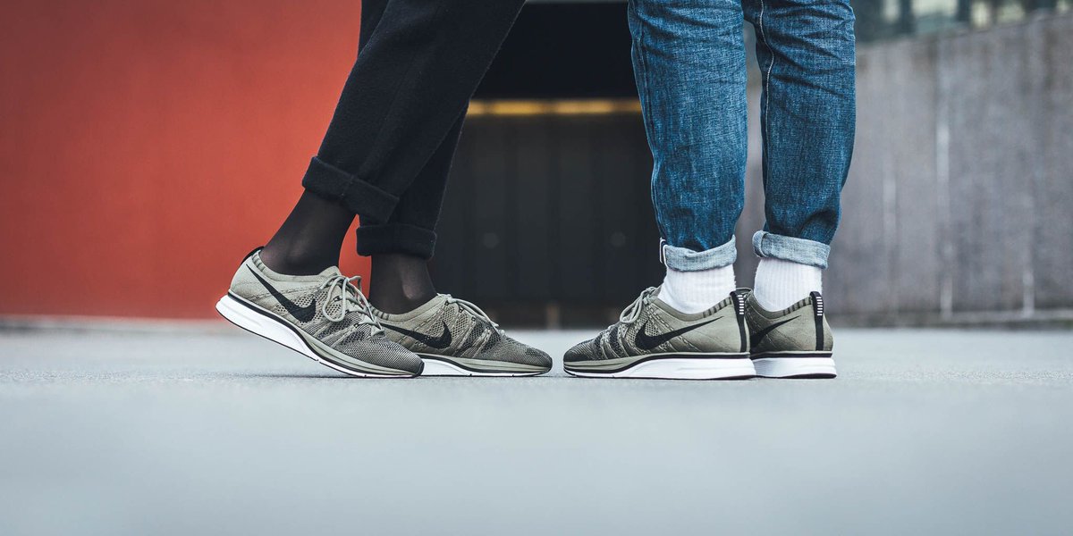 flyknit trainer pale grey