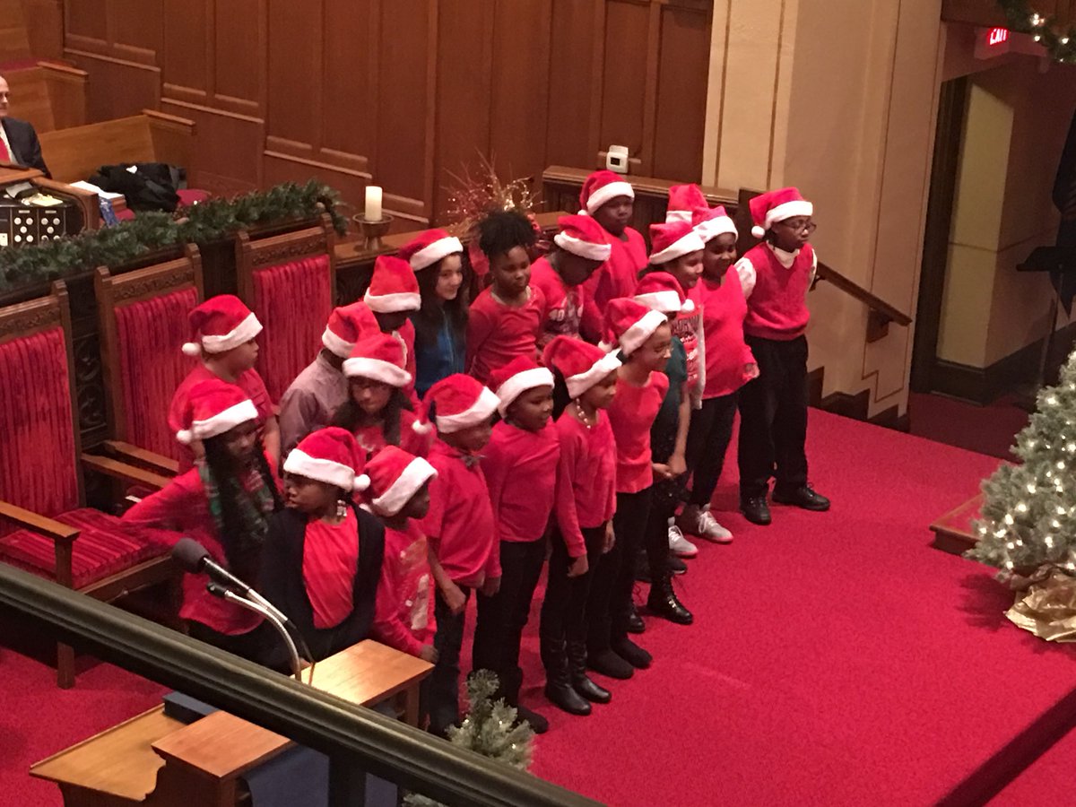 Pontiac’s voices welcome the Holiday Spirit and the Spirit Of Pontiac tonight in #DowntownPontiac.