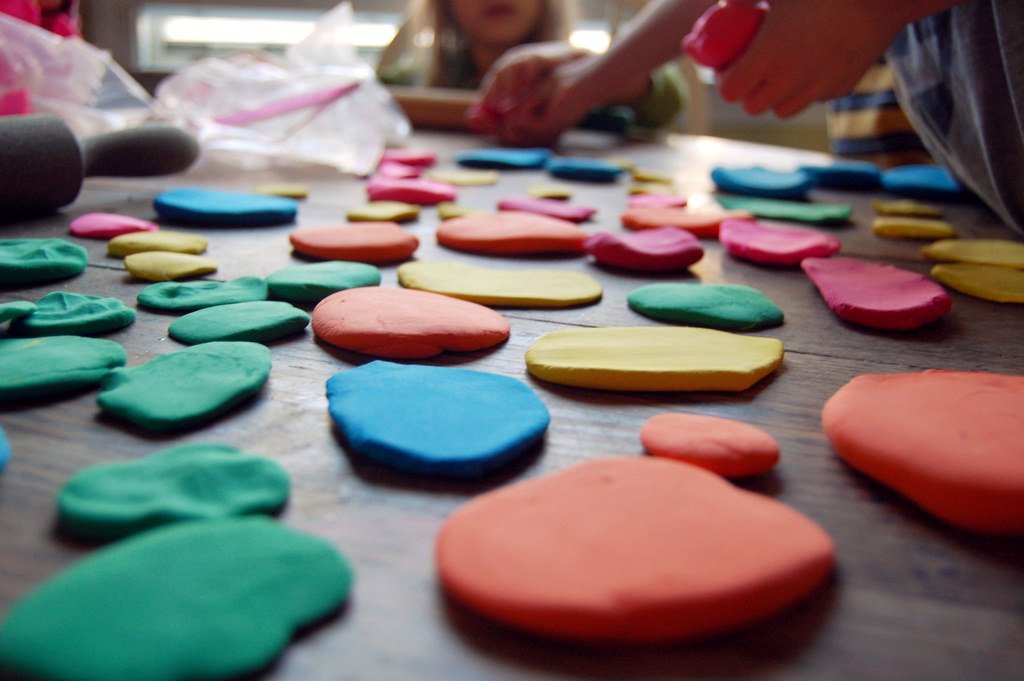 CrockerArt's tweet photo. #CrockerArt Art Break sessions for ages 10 - 13!
Tues. 1/2: Air-dry clay sculptures!
Wed. 1/3: Print on paper & canvas!
Thurs. 1/4: Watercolor in the style of #MastersOfVenice!
Fri. 1/5: Paint an acrylic abstract like #DiebenkornBeginnings!
REGISTRATION: https://t.co/5bGCVbU0bq https://t.co/8otp3scPtF