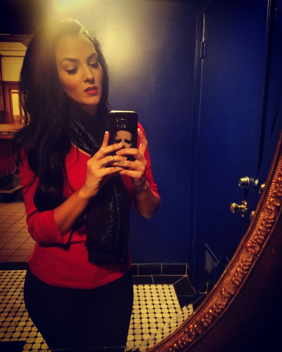 LaneyaArvizu's tweet photo. Feeling #festive over here @glenardenclub who's coming to tonight's #drinkanddraw #redandblack #merrychristmas #santababy #ladyinred 💄💋 #drinkslinger https://t.co/pk25OmV5Bk