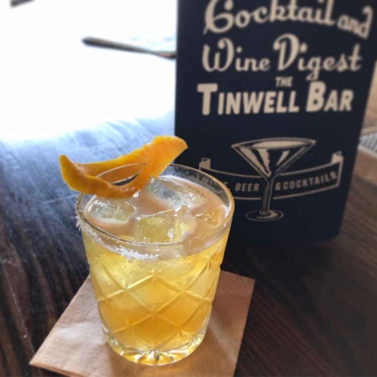 tinwellbar's tweet photo. Sip, sip, hooray! #FridayFeels https://t.co/p9XUm4yOXX