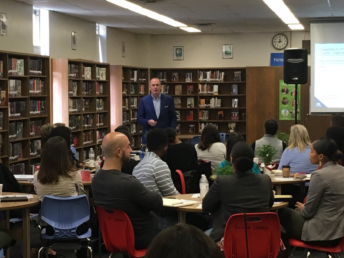 Skyline_Library's tweet photo. More pics from todayโs Civic Voices Fellowship! #Lead2017 @LeadershipISD @DISD_Libraries @Skyline_Raiders @PrincipalSky @Commit2Dallas https://t.co/t2ayvxdvDQ