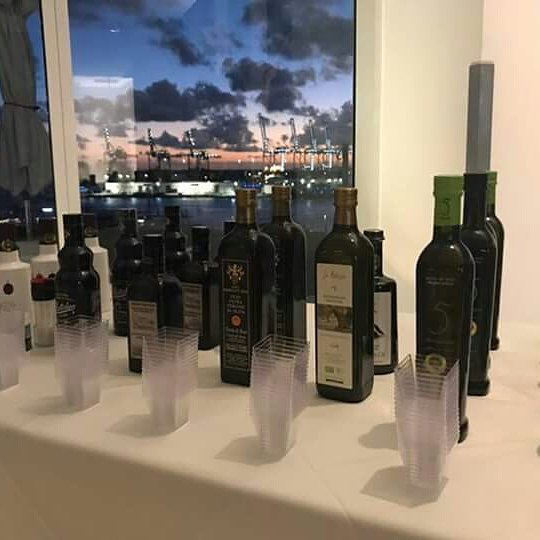 extra_camilla's tweet photo. #extrahealthyliving #instorepromotion2017 #dolceattheiconsouthbeach #lastdayofevents #tastingandtraingextravurgingokiveoil #enjoyitafromeurope https://t.co/YjtDqYx30w