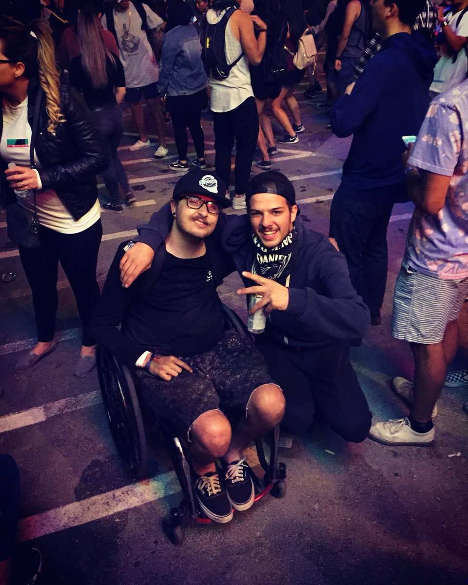 conskeeter's tweet photo. #flashbackfriday with my boi @Jessehudson_ at @lifeisbeautiful celebrating life #lasvegas #civilian #rioters #lifeisbeautiful2017 https://t.co/caQ9xVLOcL