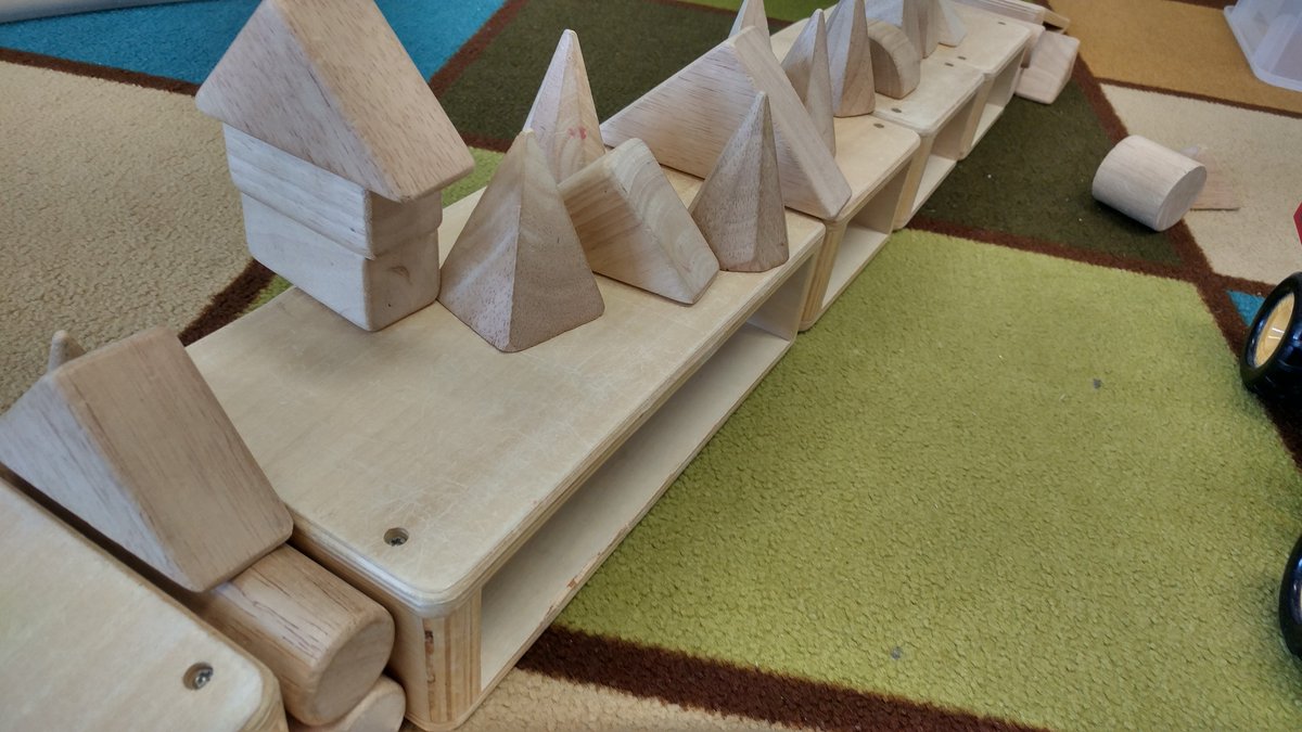 MZ_NREE's tweet photo. #StraightOuttaKindergarten
The grade 5s were away on Thursday, so we had kindergarten duty! Didn't expect to love it so much! #ExperientialLearning in action. Check out their creations! https://t.co/lYJcpyfduC