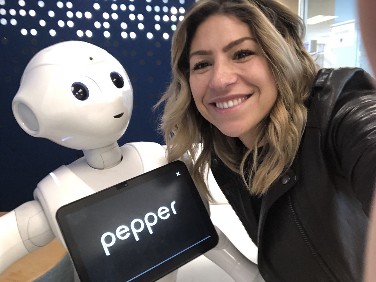 Lindseymjohn's tweet photo. Great time with my new friend #Pepper, thanks to @SoftBank https://t.co/uS6oV8JyKd