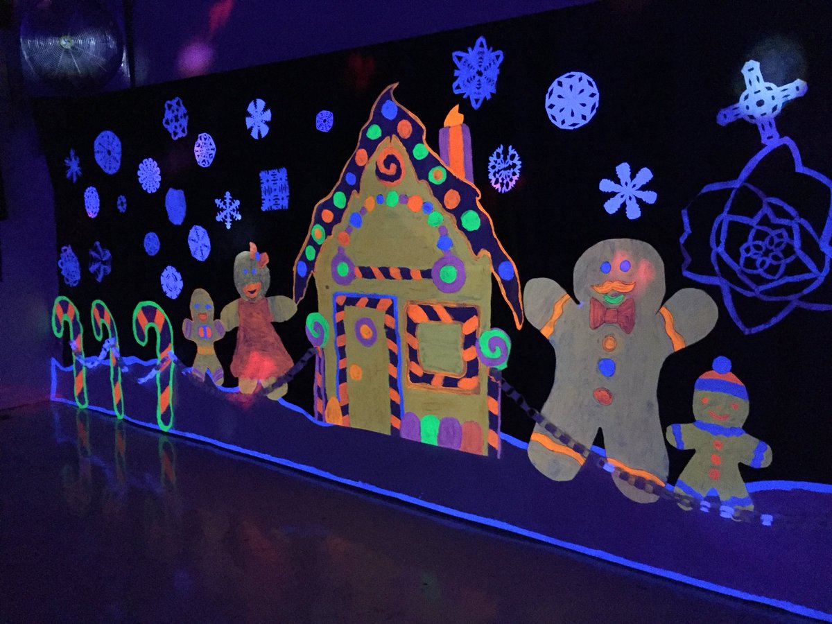 MrDollahite's tweet photo. ASB Black Light Dance is about to start! $5 #wearelakeview #weareorcutt https://t.co/vOjeOg1GtF