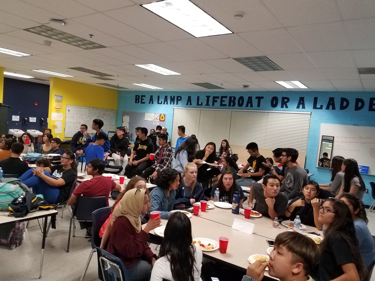 LOHS_NHS's tweet photo. NHS Family Feud! It was so much fun! Keep up the enthusiasm NHS members!🐻 https://t.co/2DUndlB0iq