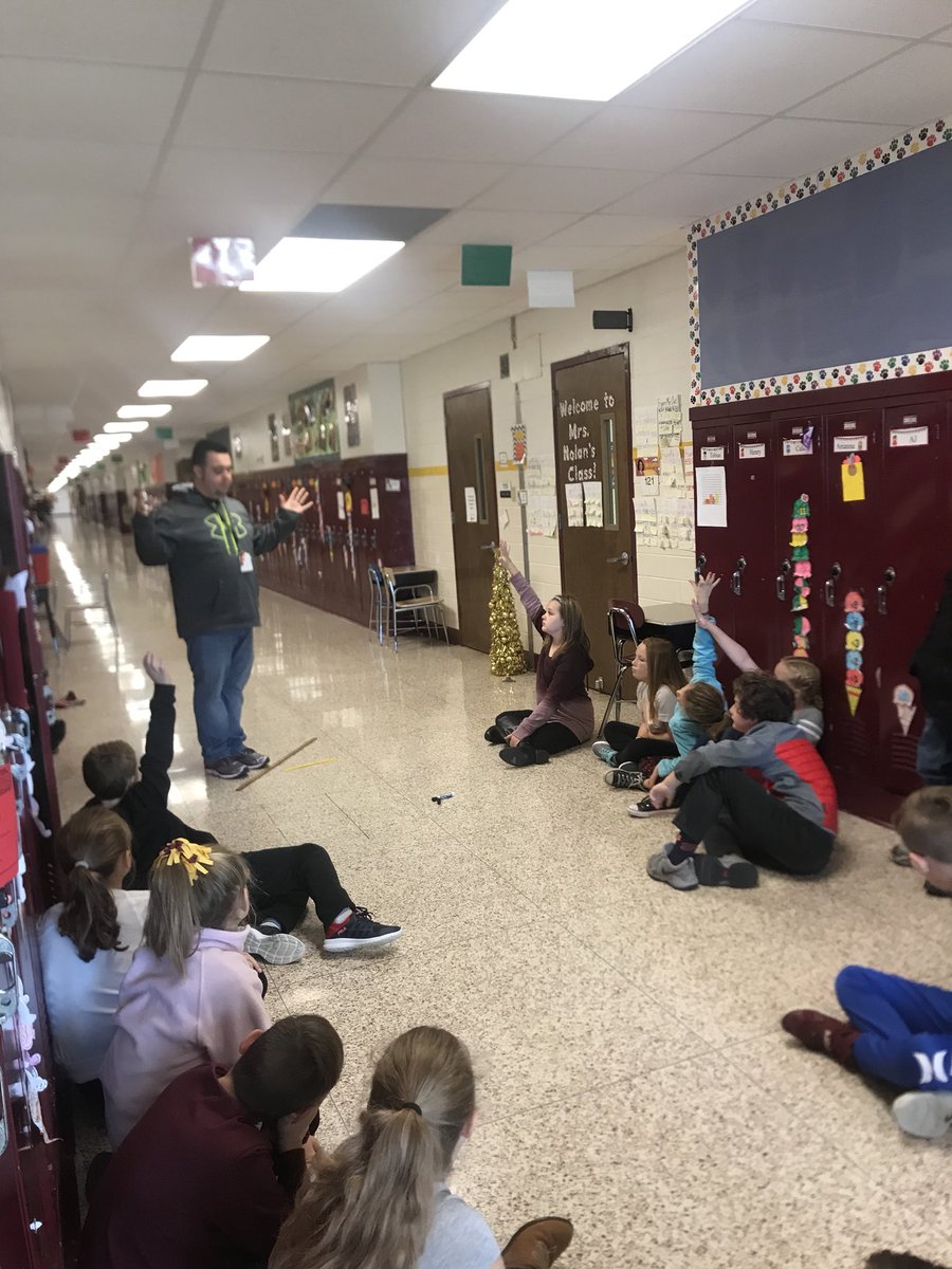 CaseyMattingly's tweet photo. Teaching Area and Perimeter this week in the hallway. Had to get the kids out of their seats! #AlexEdChat #DisruptionEdu @MrBartmas @AlexSupt https://t.co/IGakt0vp4g
