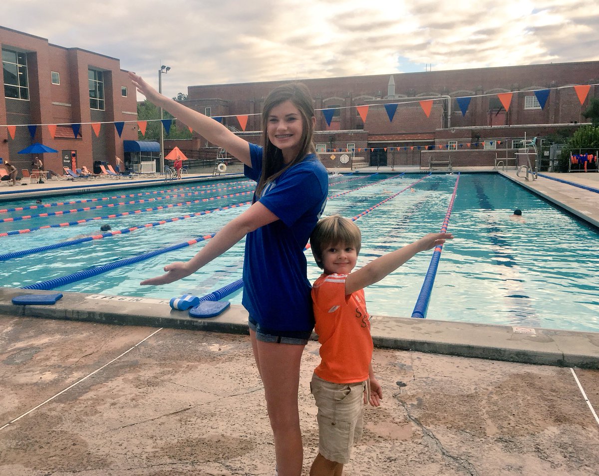 ufwaterpolo's tweet photo. Future #Gators @avacalliss and Luke checking out the #UF Water Polo program on another beautiful day at the #FloridaPool. #WeChomp #CantStopTheRise https://t.co/okl8M1DzaO https://t.co/SJqugHEBkM