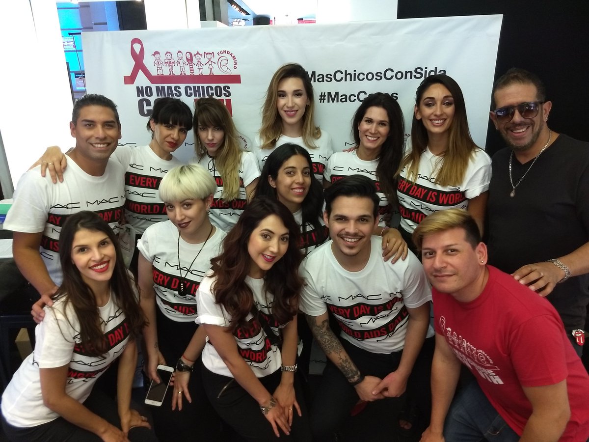 fundamindok's tweet photo. #MacCosmetics apoyando la campaña #NoMasChicosConSida de #Fundamind. Llevate un labial #VivaGlam y hacete el test de VIH. Todo a beneficio de los chicos. @fundamindok#DiaMundialdeLuchaContraelSida @pablocerrutti @valerialynch https://t.co/L66CyfOUJk