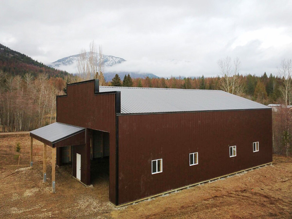 Loving the colour combo on this 40 x 60 x 16 with a great storefront detail in Creston, BC. 
.
.
.
#remudabuilding #postframe #postframebuildings #construction #builder #farm #storage #carpenter #contractor #build #shoplife #PostframeBritishColumbia #aboveandbeyondordinary