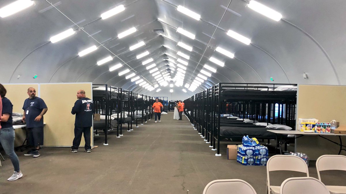 KPBSnews's tweet image. The first of three new temporary #homeless shelters is now open in downtown #SanDiego. The tent shelter will house up to 350 people 
kpbs.us/2ACq4eQ