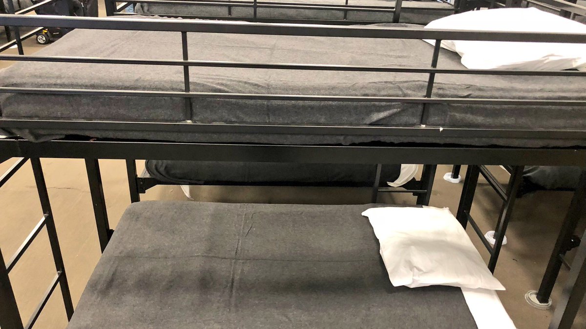 KPBSnews's tweet image. The first of three new temporary #homeless shelters is now open in downtown #SanDiego. The tent shelter will house up to 350 people 
kpbs.us/2ACq4eQ