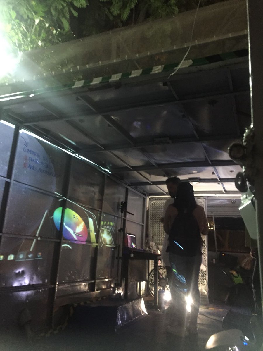 BusRoots's tweet photo. Mañana, #BusRootsVRV del artista @macascos los espera para crear un jardín virtual comunitario en #FotosíntesisMéxico desde las 16 horas en @Umbräl. https://t.co/a8rQ1qR3Ro