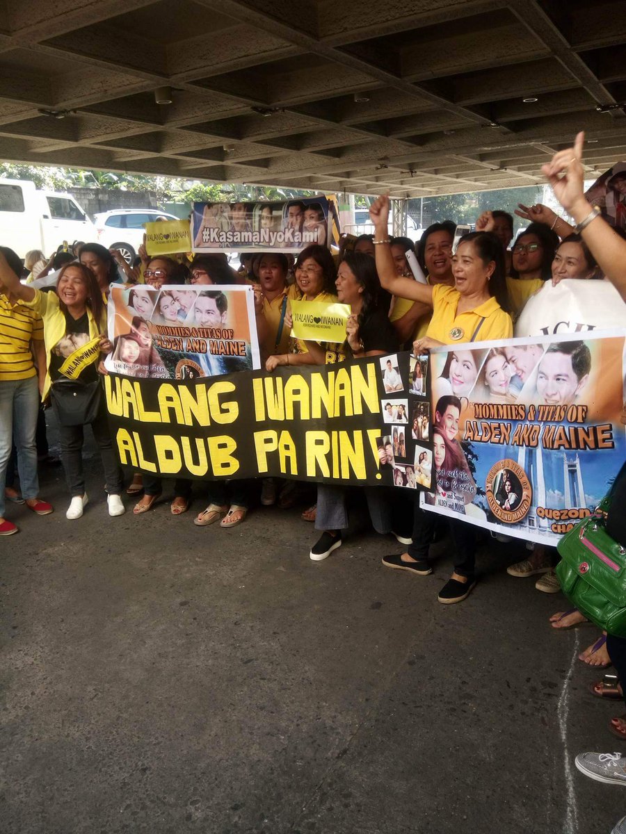Anyaisaeve's tweet photo. Showing their L💖VE &amp; SUPPORT for @aldenrichards02 @mainedcm
 Wishing AlDub Fans Club PH a HAPPY 1st ANNIVERSARY.
Ctto: @Trishagabriel04

#ALDUBBePositive
@ofcaldub_malay @lainesv_715 @armiegm @daisy_zairi https://t.co/vgDWuVxjOa