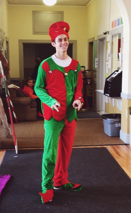 WRHS__2018's tweet photo. Mood all of December #happyholidayz🎄🎁 https://t.co/apheR9N1RN