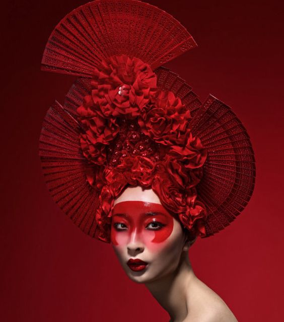 KanaKukui's tweet photo. Very creative! Incredible fan-inspired headwear #photography https://t.co/Z13QNQYBvN