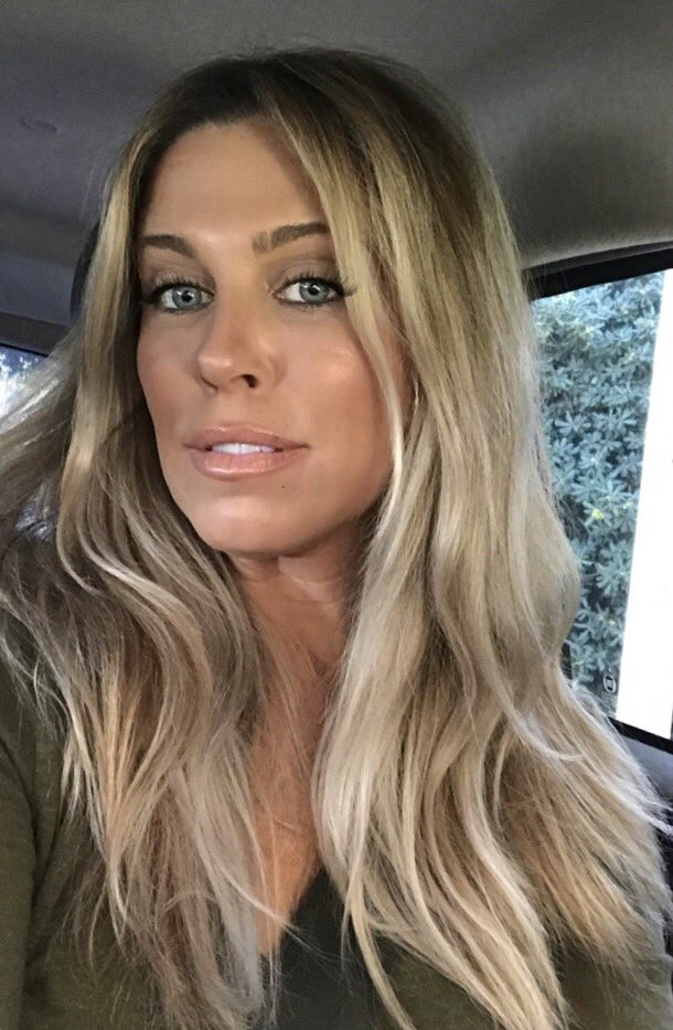 Saispas75's tweet photo. #Fridayface #obligatorycarselfie #iputonmakeup #itsabigdeal https://t.co/Ugx0CSTD0t
