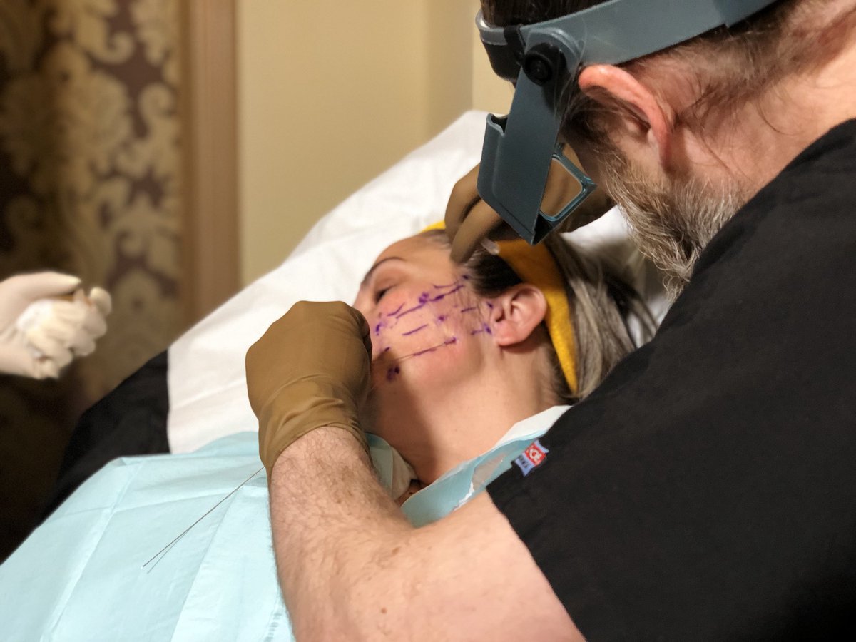 lvderm's tweet photo. Lifting faces @lvderm for #CSF2017 with Michael H. Gold (@goldskin8) 💉👨🏻⚕️😃 #LVDerm #LasVegasDermatology #SilhouetteInstaLift https://t.co/LFofH1LEbV