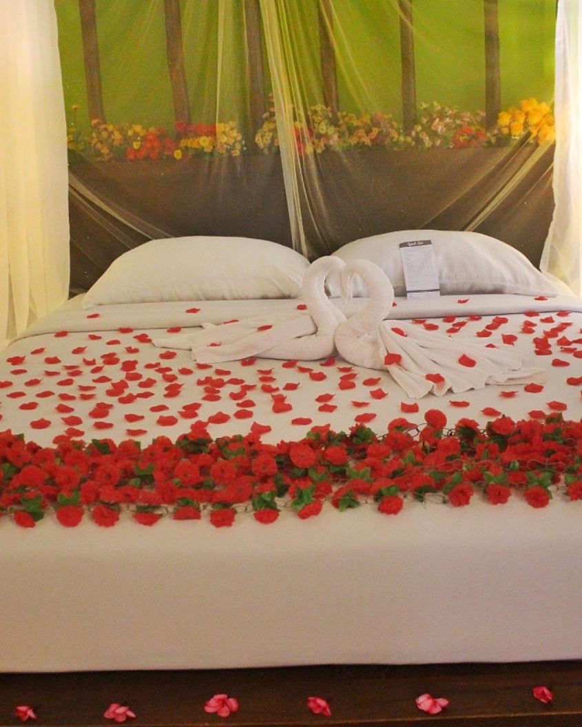 Grandzuri_Duri's tweet photo. Honeymoon room of Panji & Vesti's wedding today at Villa 1 💕💏💞
Happy wedding for you both!!!!...😊😍
•
•
•
#weddingparty #weddingpackage #GZduri #GZDuriMoment #BestHotelDuri #ZHMHotels #ZuriHospitalityManagement #zurilovers #infoduri #InfoHotel1 #helloduri #bestservice https://t.co/7QO6409nqB