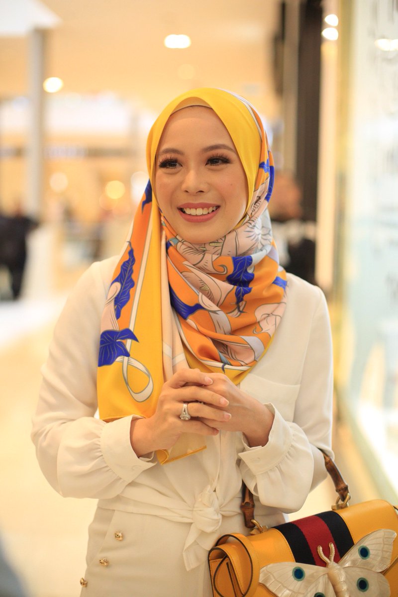 Gilarahhhh Tudung Hanis Zalikha Warehouse Sale Cakenis Laris Sampai Berbaris Panjang Sinar Viral Network