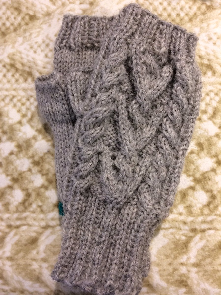 自由が丘ボタン洋裁材料店ダック H G L Kmk 毛糸のぼうしと小物をすこし Wool100 の手袋をご紹介 Knk925red 自由が丘 自由が丘ダック 自由が丘手芸 毛糸 ニット 手編み 編み物 T Co Iy0etfpgvi T Co Rq4sb3gec8