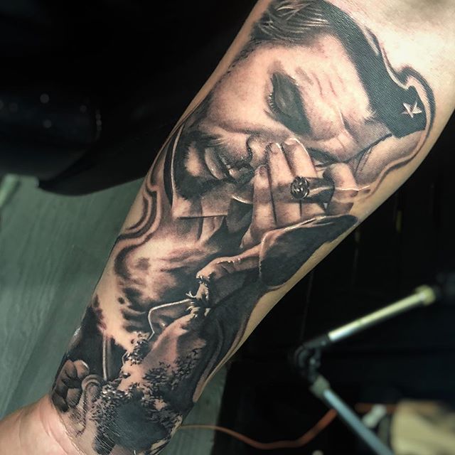 Danny Tompel Tattoo on Instagram HASTA LA VICTORIA SIEMPRE Ernesto Che  Guevara tattoo tattoos blackandgrey greywash cheguevara  revolutionary realitic