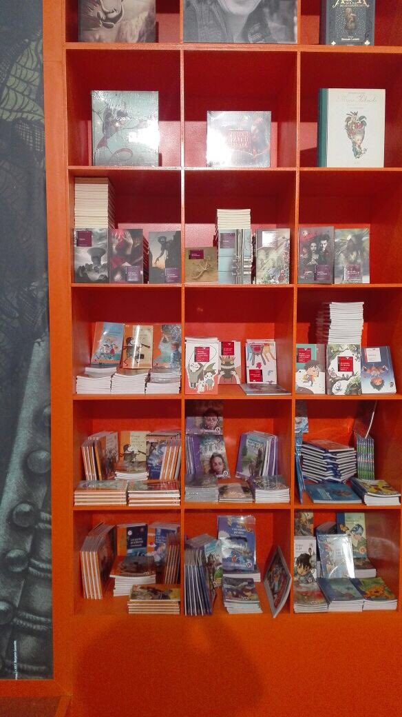 sabelotodoEDV's tweet photo. ¿Ya viste la @peliculacygnus?
Encuentra el libro con el interesante guión en nuestro #StandA5.
#FilGuadalajara31
#EstoEsCygnus
#EscuchaLaSeñal https://t.co/vPi4Tnz6Kk
