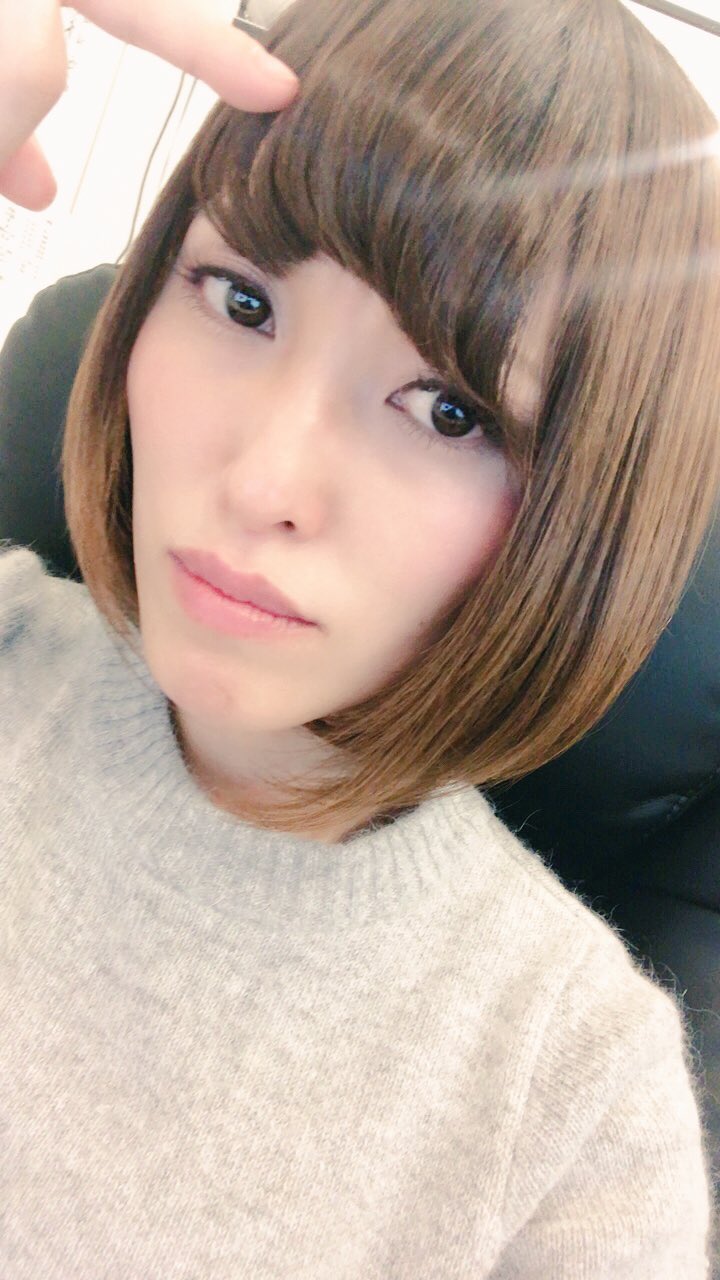 里菜 ふぅ 明日やっと美容院行ける の前に自分で前髪切っちゃって 巻いちゃったら失敗 前髪失敗 前髪変 早く美容院行きたい T Co Ucgvwdos5w Twitter